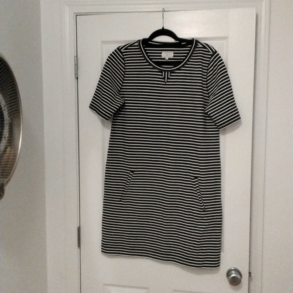 - Lou & Grey stretchy black & white popover dress With Pockets NWT Sz Large